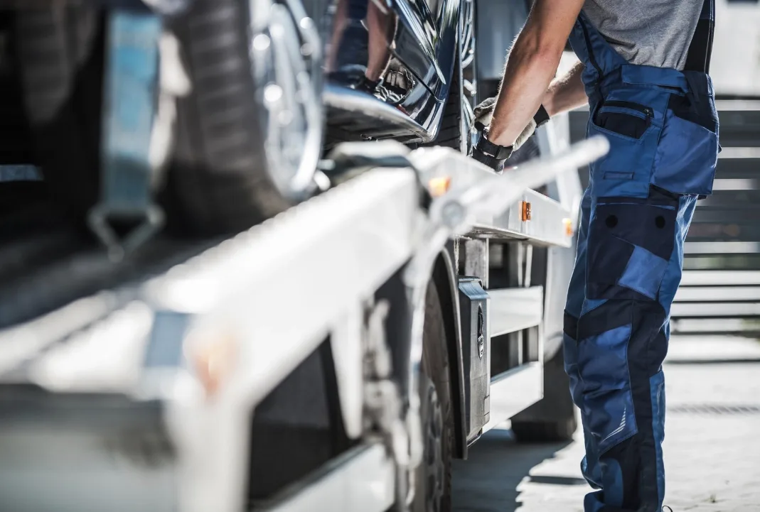 Baltimore tow truck driver loading a car onto a flatbed